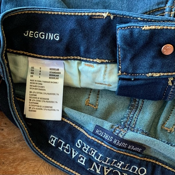 American Eagle Dark Wash Jeans - Picture 3 of 3